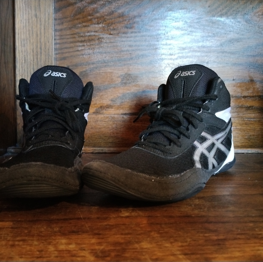 COPY - Boy's Asics Wrestling Shoes size 6